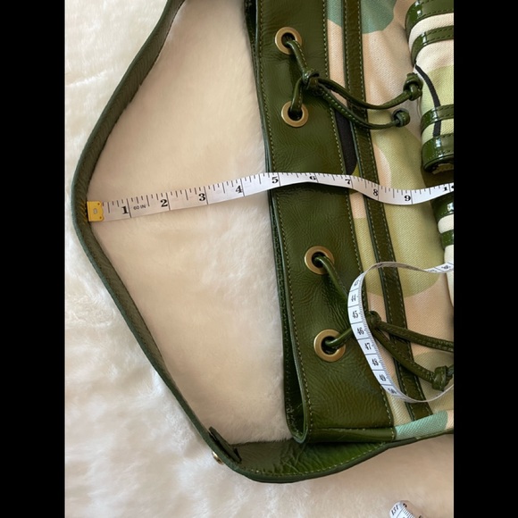 Fun 60’s Vibe Kate Landry Green and Cream Bag with Lots of Pockets - Picture 12 of 15